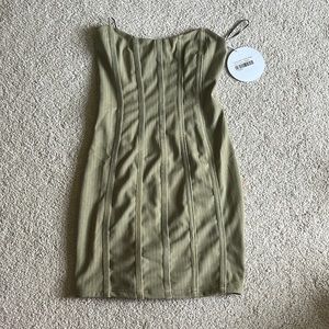 PRINCESS POLLY dress form fitting with no sleeves